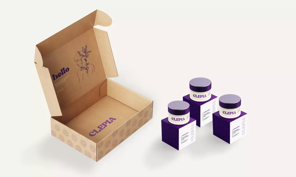 Embalaje abierto con impresión directa a color, a su lado, la caja y envase del producto promocionado